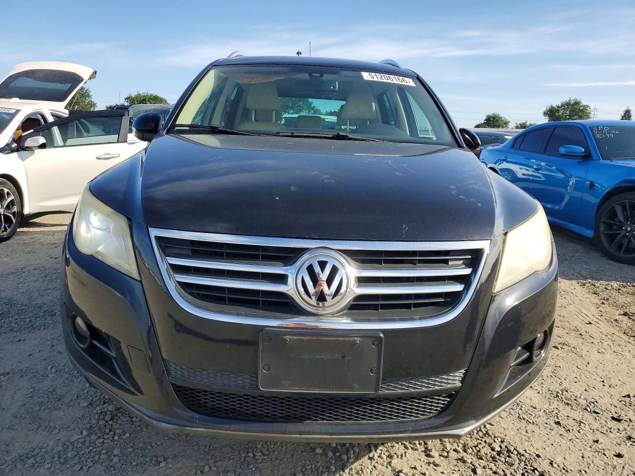 2010 Volkswagen Tiguan VIN WVGBV7AX8AW001079 photo 5