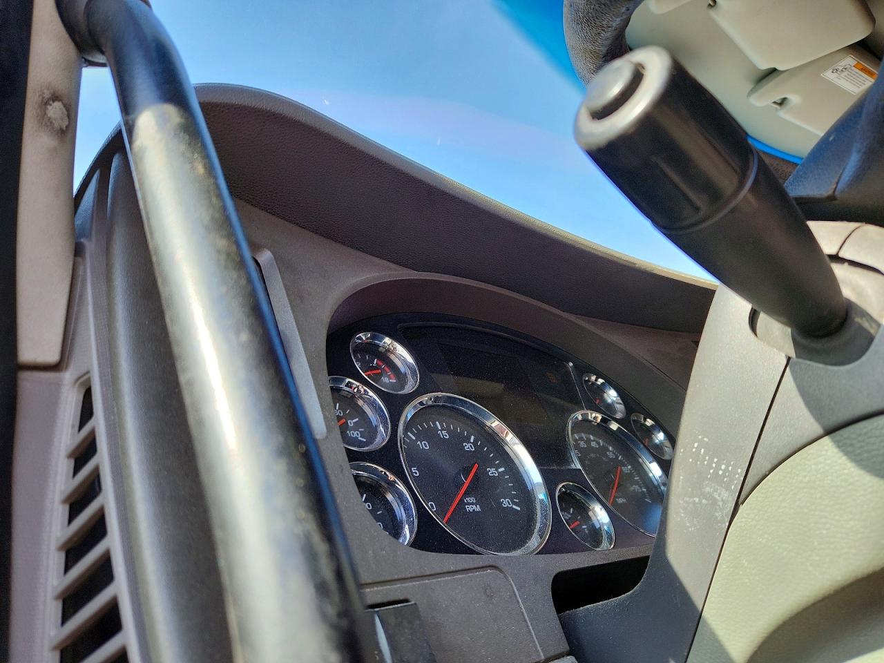 2015 KENWORTH T680 VIN 1XKYD49X5FJ463158 photo 8