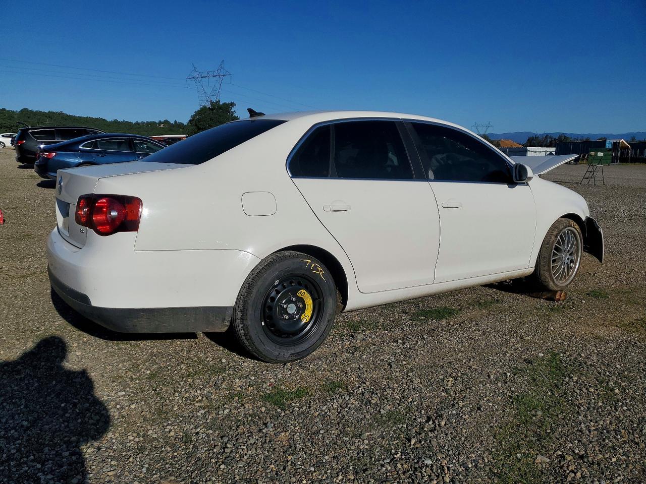 2010 Volkswagen Jetta VIN 3VWRZ7AJ7AM049172 photo 3