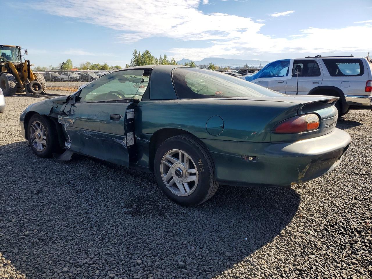 1997 Chevrolet Camaro bas VIN 2G1FP22KXV2122590 photo 2