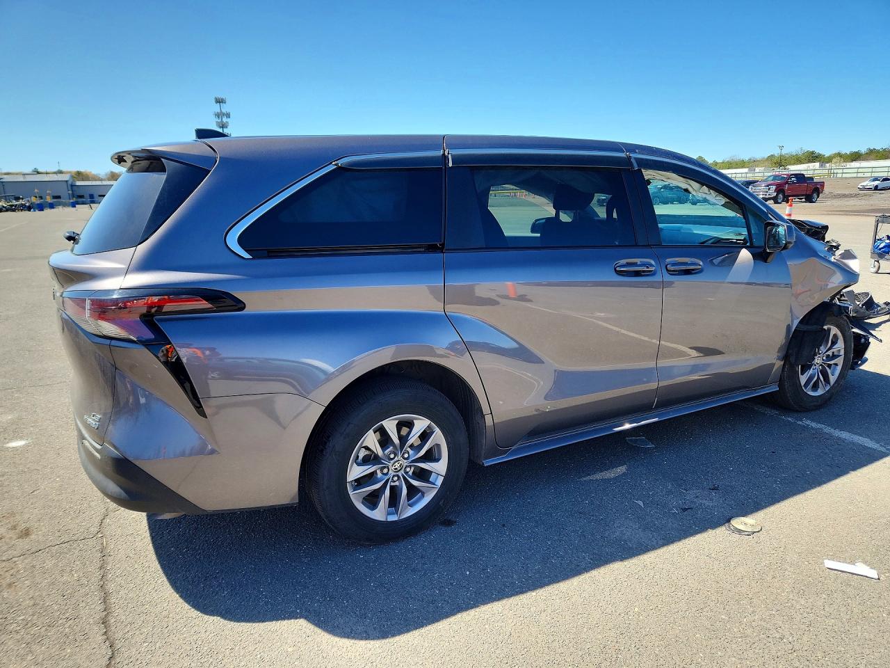 2024 TOYOTA Sienna VIN 5TDKSKFC7RS128794 photo 3