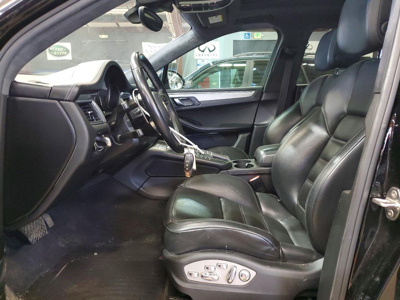 2018 Porsche Macan VIN WP1AF2A51JLB70696 photo 7