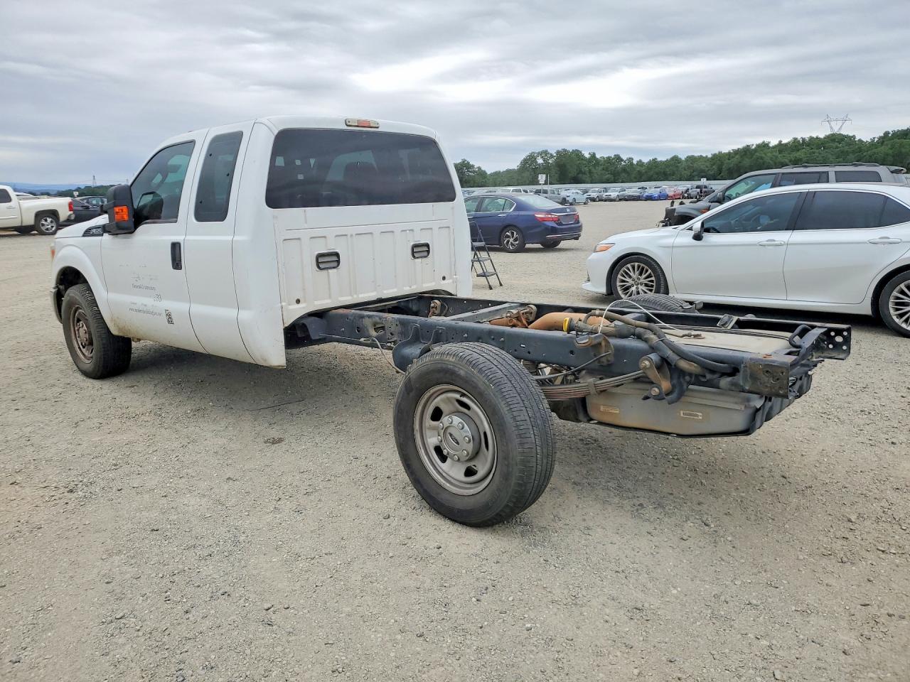 2014 Ford F350 VIN 1FD8X3E64EEA62228 photo 2