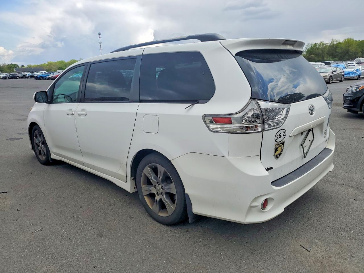 2011 TOYT Sienna VIN 5TDXK3DC2BS092999 photo 2