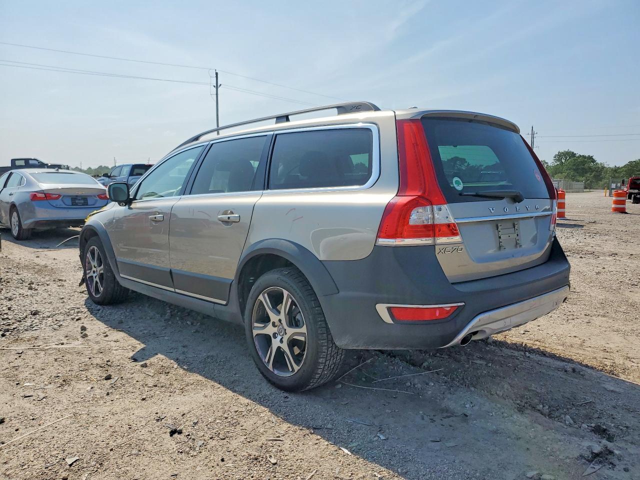 2014 VOLVO Xc70 VIN YV4902BZ0E1184885 photo 2