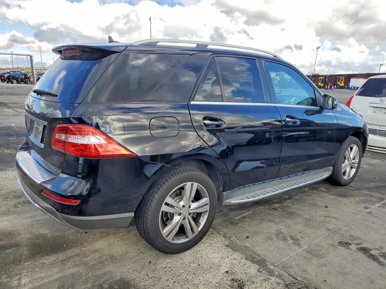 2013 Mercedes-Benz M-class VIN 4JGDA5JB6DA121249 photo 3