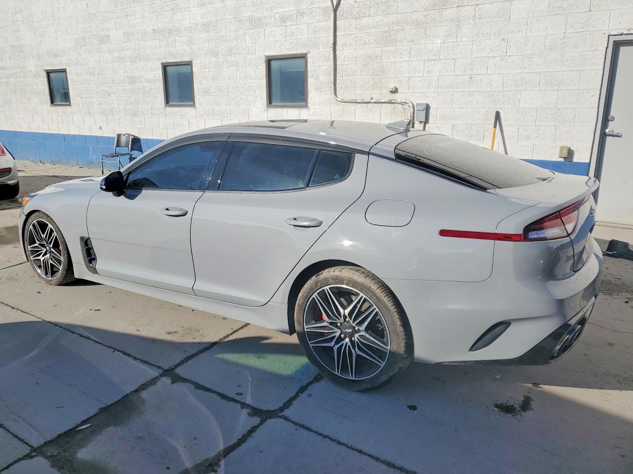 2022 Kia Stinger VIN KNAE45LC1N6099359 photo 2