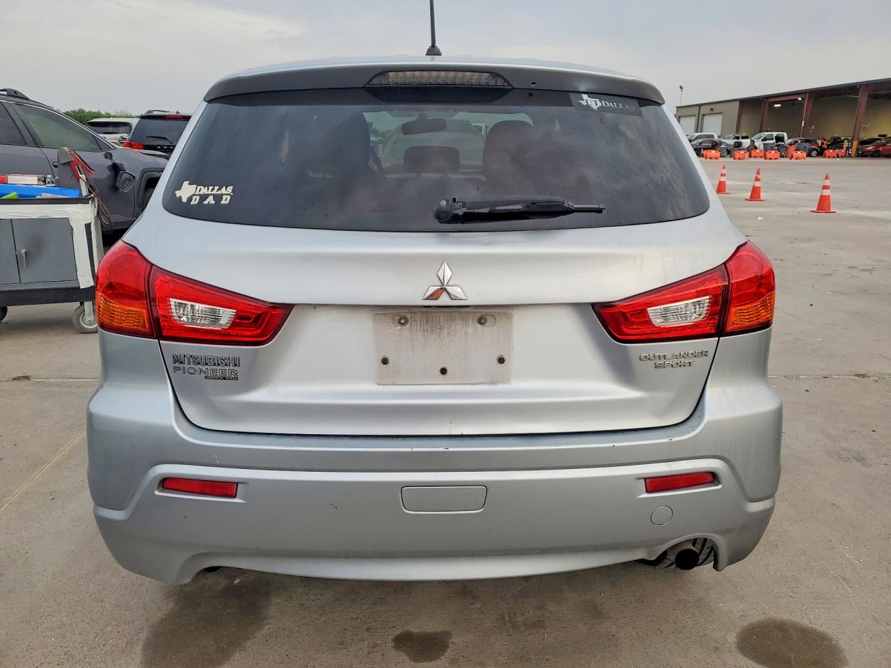 2011 Mitsubishi Outlander VIN JA4AP3AUXBZ020624 photo 6
