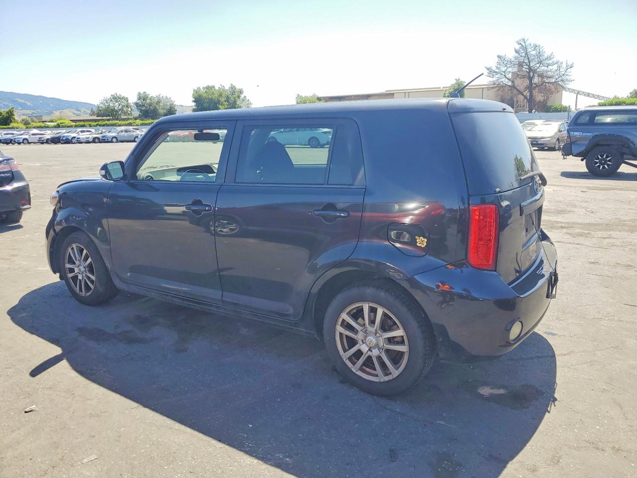 2009 TOYOTA Scion VIN JTLKE50EX91075237 photo 2