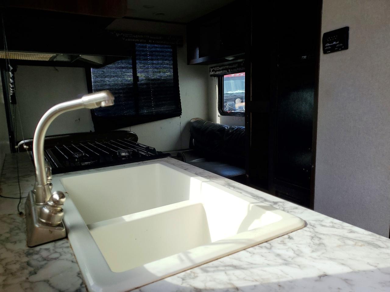 2018 JAYCO All models VIN 1UJBJ0BL8J75Z0101 photo 6