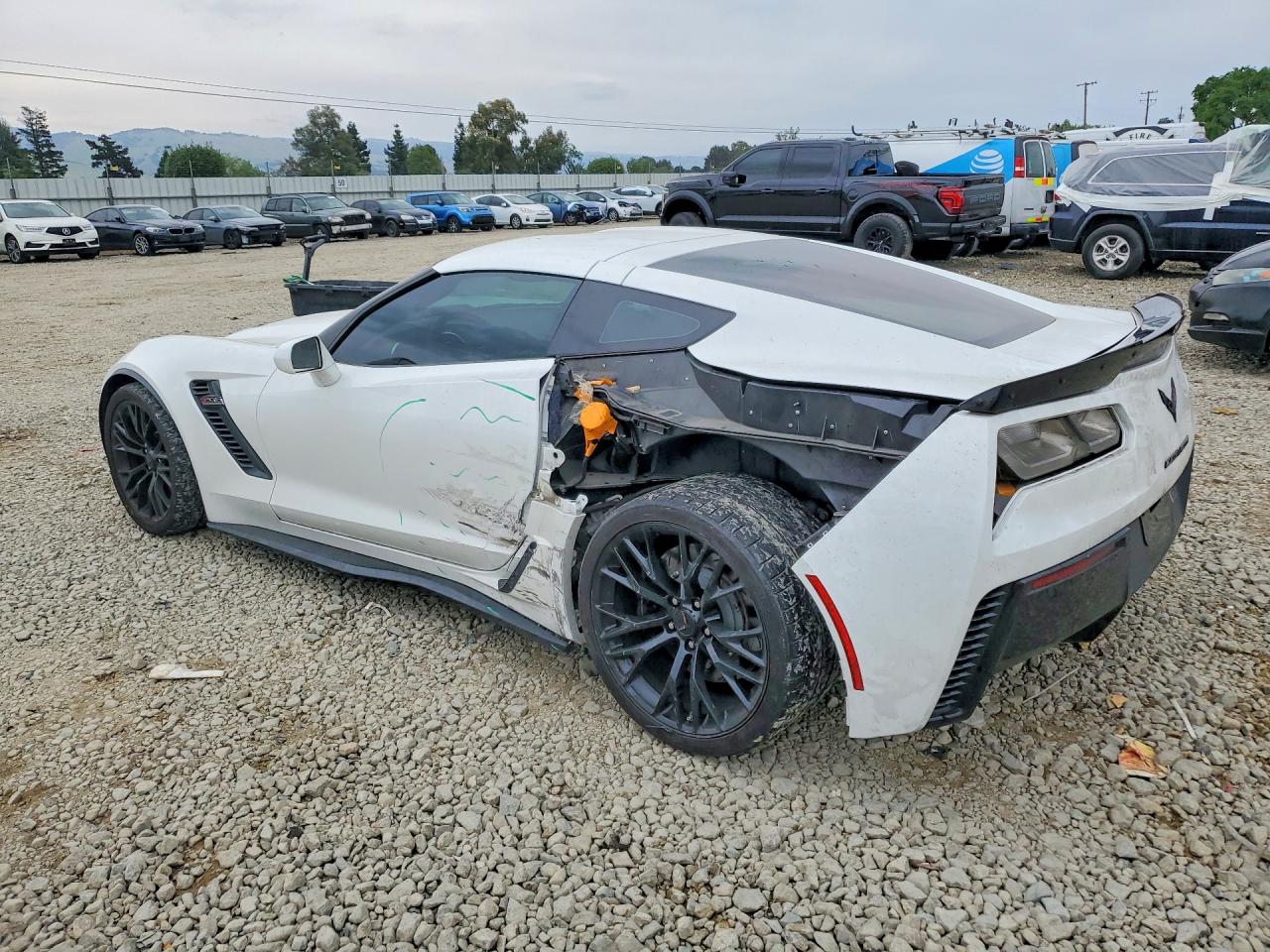 2018 Chevrolet Corvette VIN 1G1YN2D62J5601597 photo 2