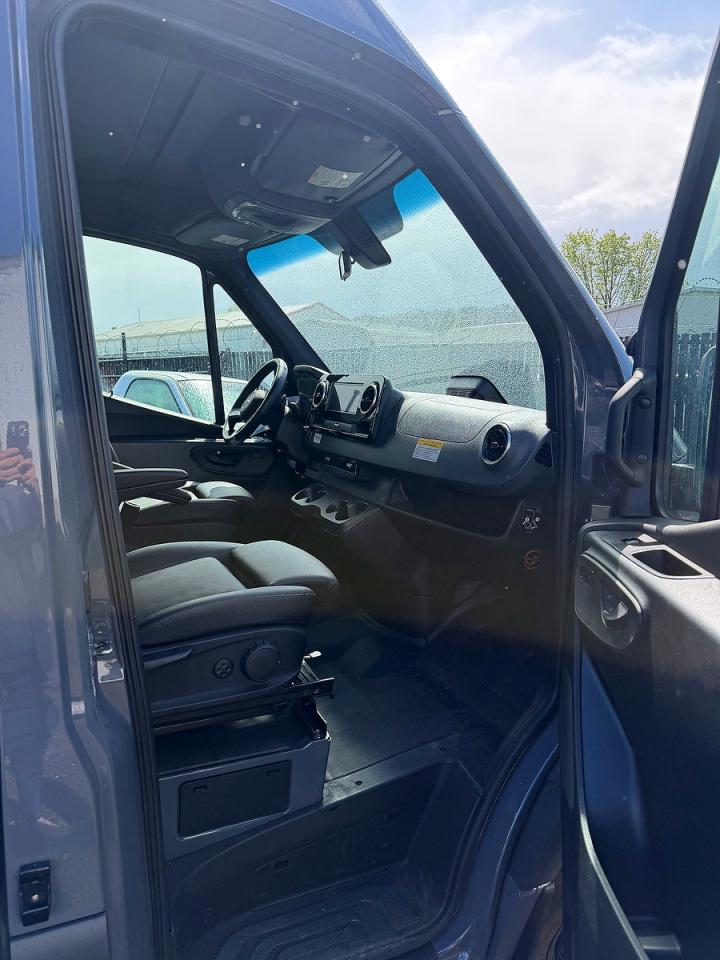 2025 Mercedes-Benz Sprinter VIN W1W4NBVYXST212908 photo 5