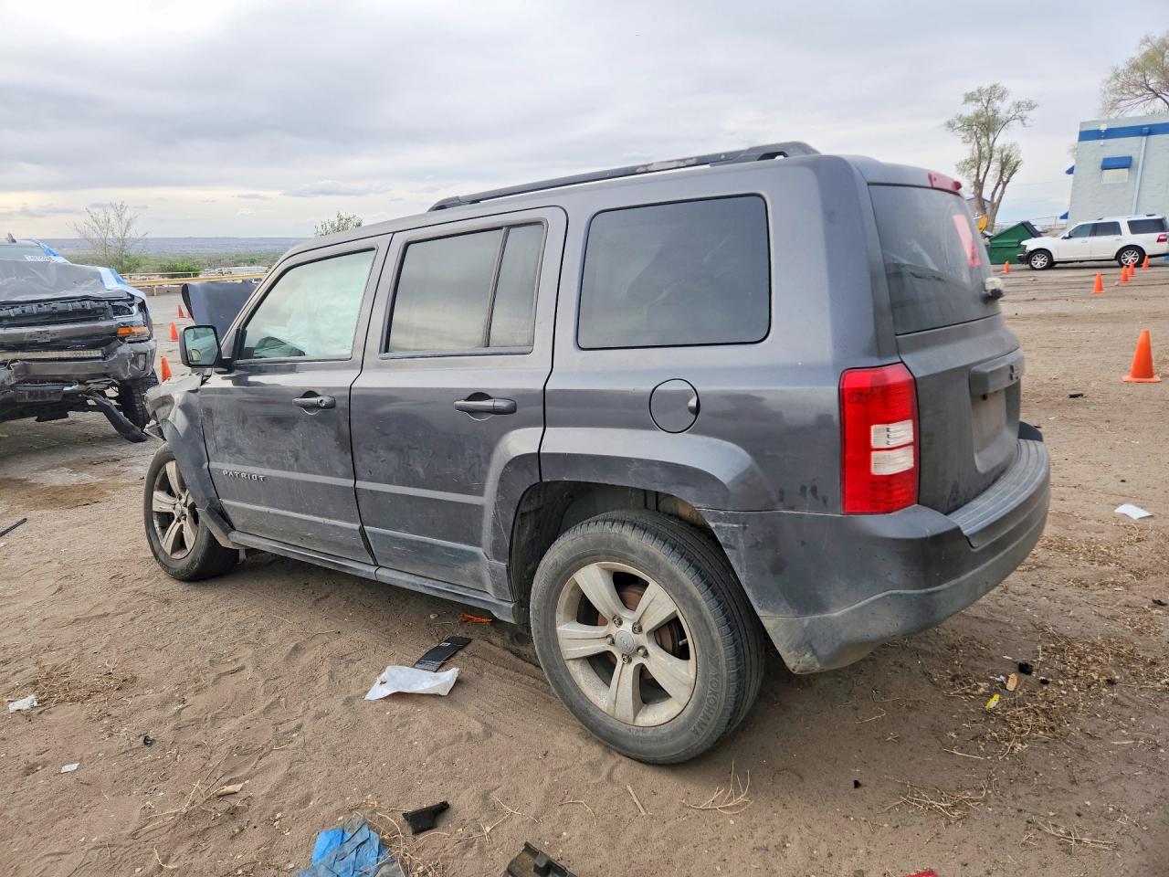 2016 Jeep Liberty VIN 1C4NJPBB2GD763294 photo 2