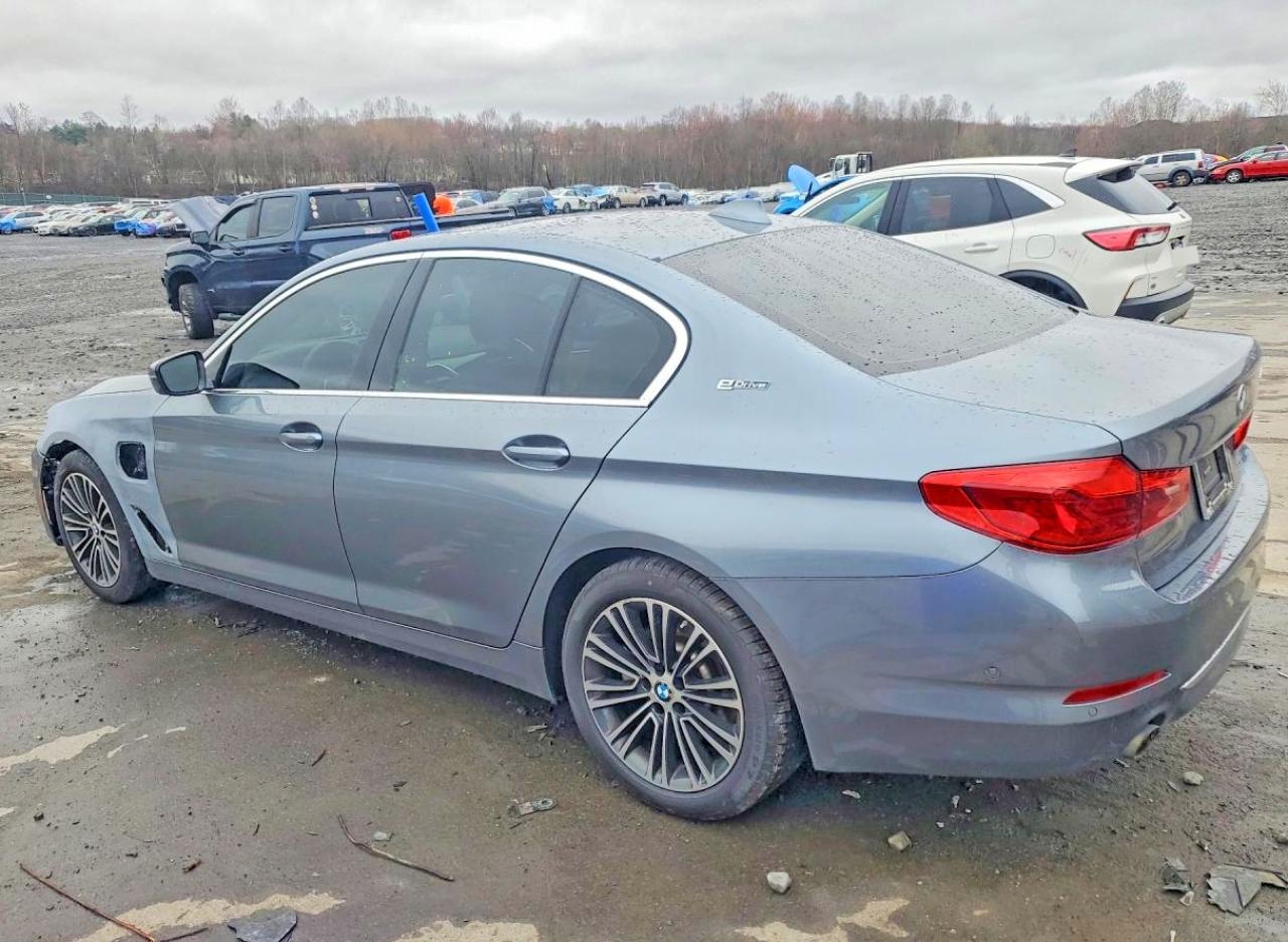 2019 BMW 5 series VIN WBAJB1C56KB376282 photo 2