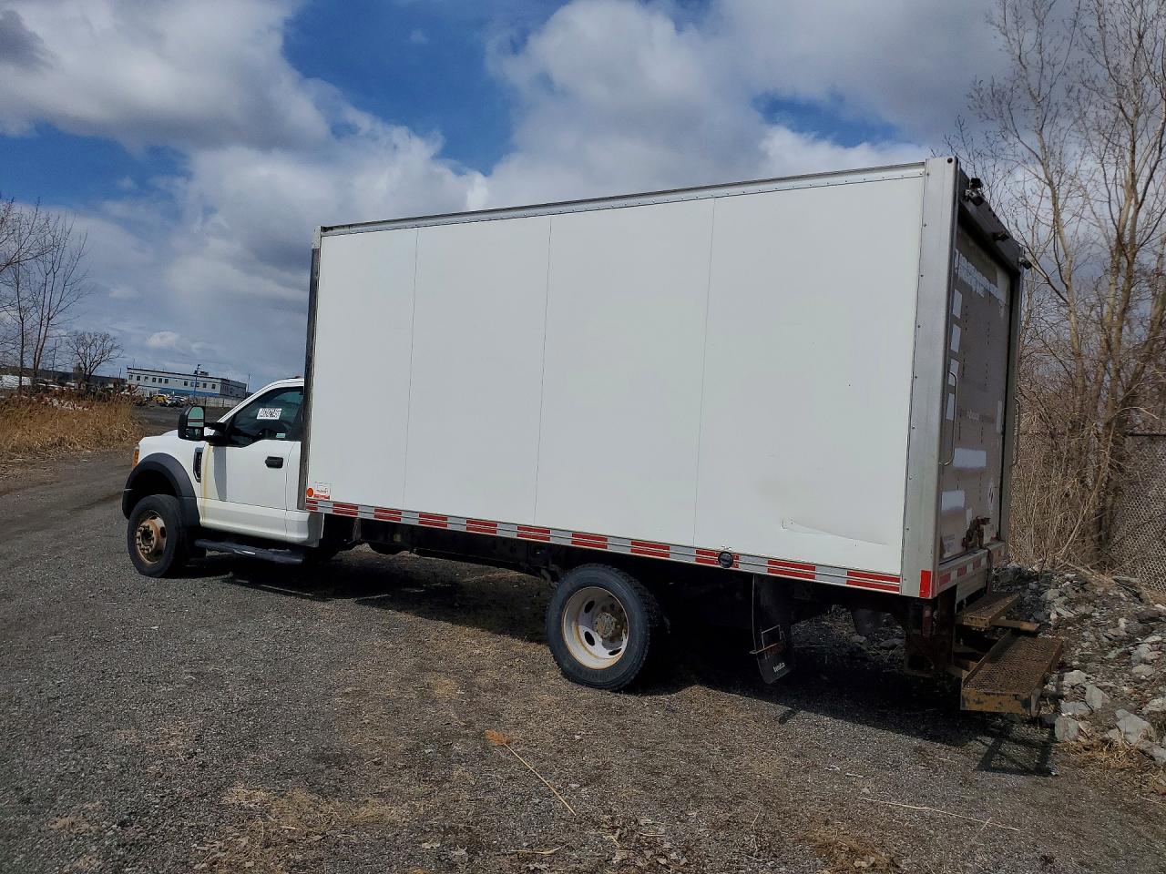 2017 Ford F550 VIN 1FDUF5GY2HEC70432 photo 2
