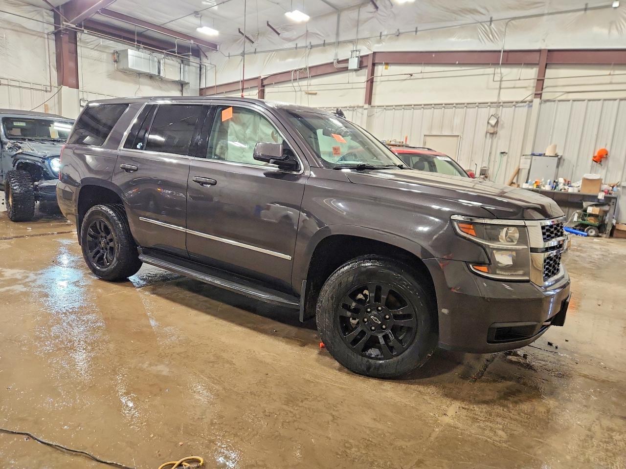 2017 Chevrolet Tahoe VIN 1GNSKFKCXHR210942 photo 4