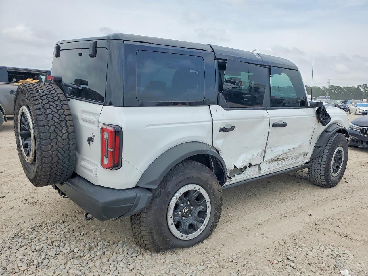 2025 Ford Bronco bad VIN 1FMEE9BP0SLB27558 photo 3