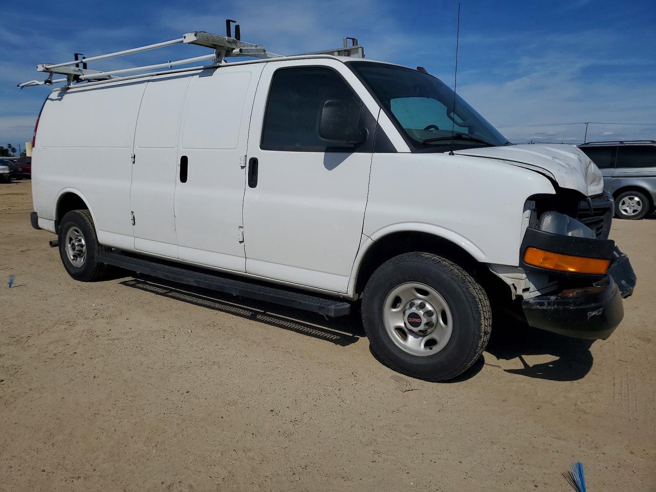 2023 GMC Savana VIN 1GTW7BFP4P1179427 photo 4