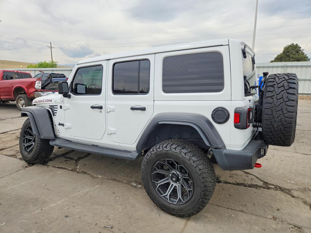 2020 Jeep Wrangler / VIN 1C4HJXDGXLW340922 photo 2