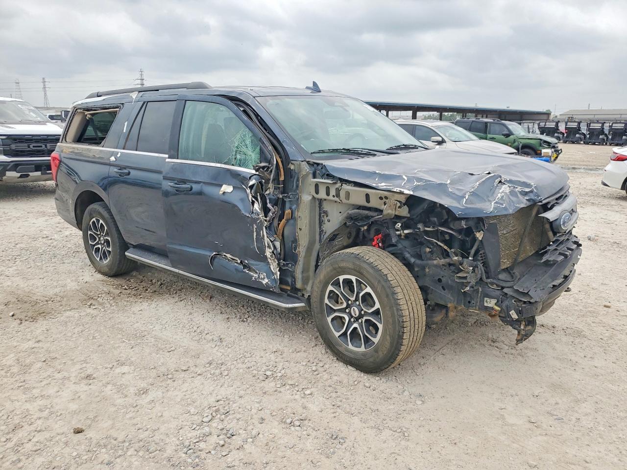 2023 Ford Expedition VIN 1FMJK1J89PEA30311 photo 4