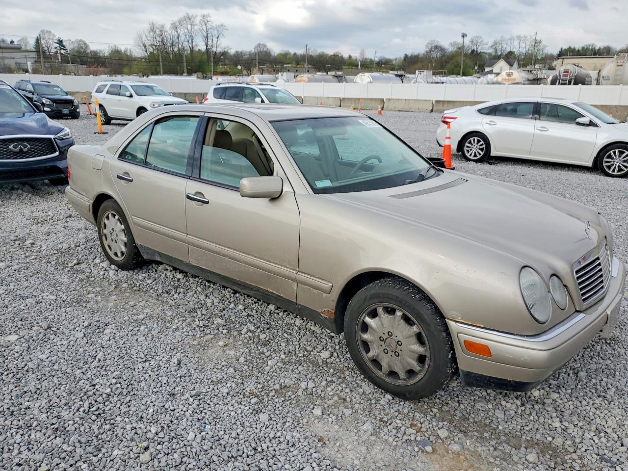 1999 Mercedes-Benz E-class VIN WDBJF65H0XA834065 photo 4