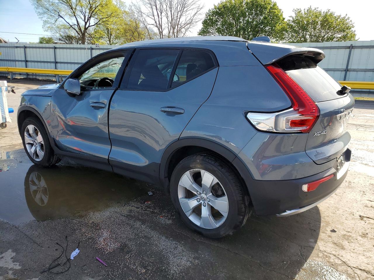 2022 Volvo Xc40 VIN YV4162UK0N2763929 photo 2