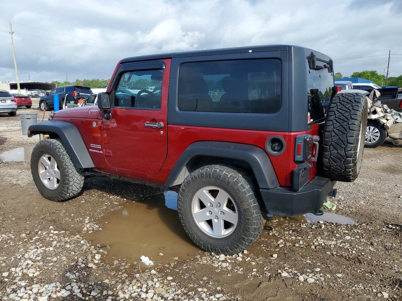 2012 Jeep Wrangler / VIN 1C4GJWAG5CL270046 photo 2
