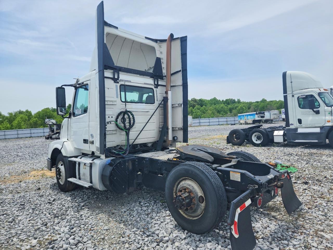 2017 Volvo All models VIN 4V4N39TGXHN988143 photo 3