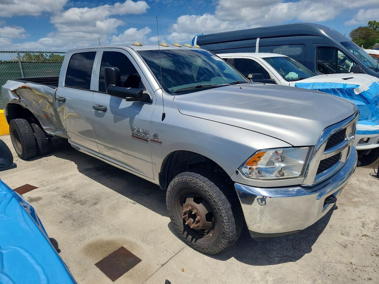 2015 Ram 3500 VIN 3C63RRGL9FG666650 photo 4