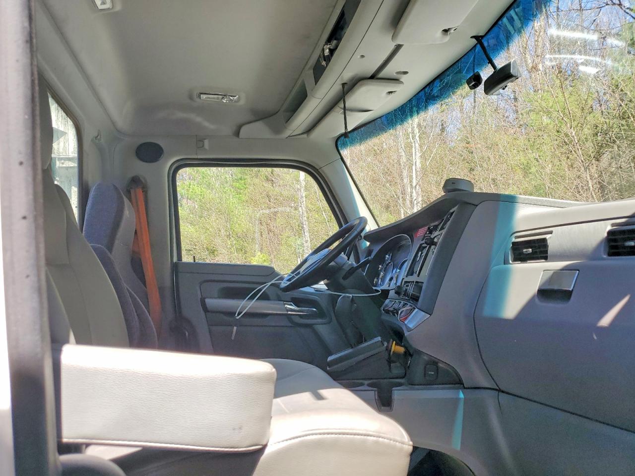 2016 KENWORTH All other VIN 1XKYA48X5GJ496687 photo 5