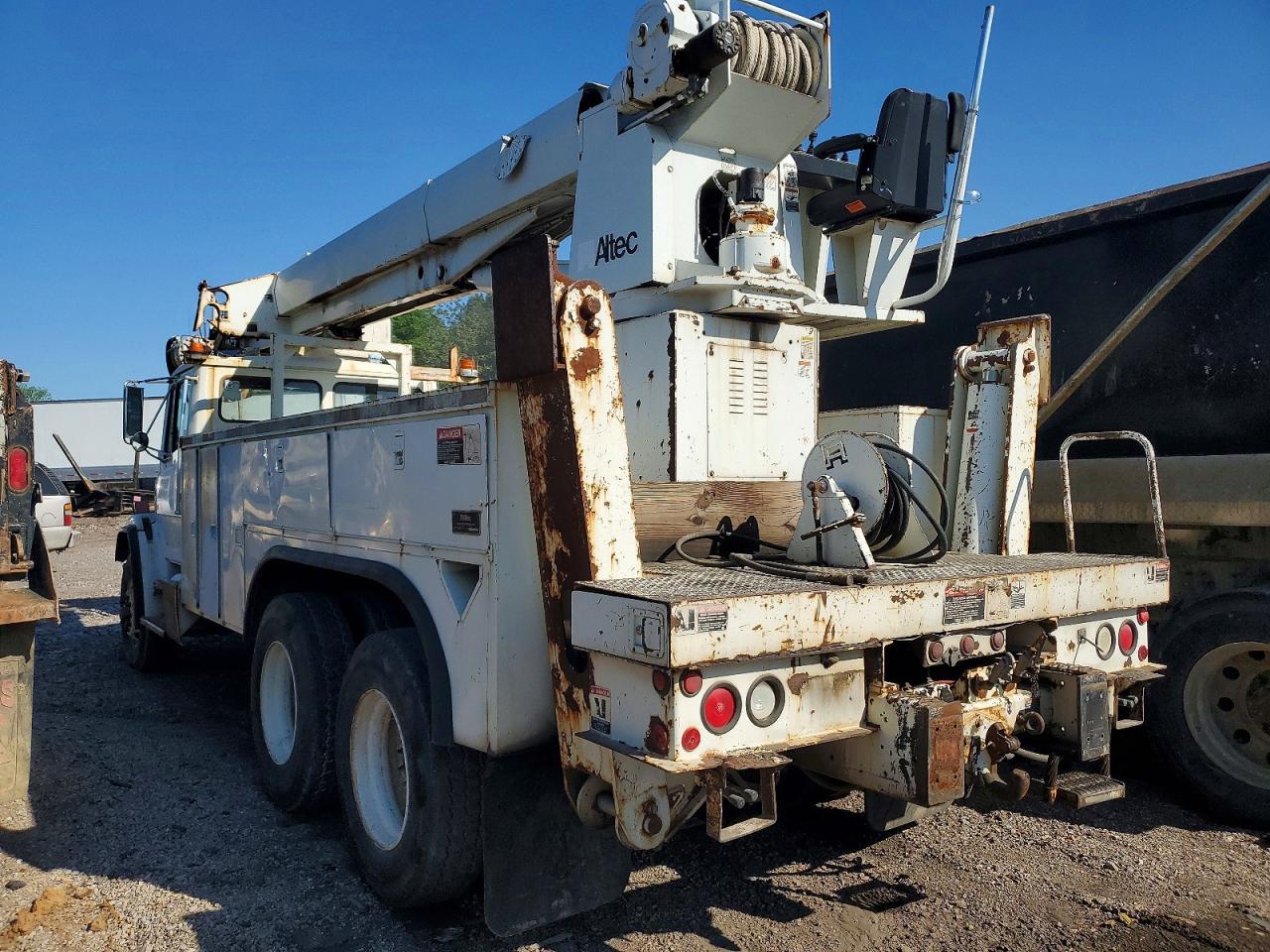 2001 FREIGHTLINER All models VIN 1FVHBXAK61HG77554 photo 3