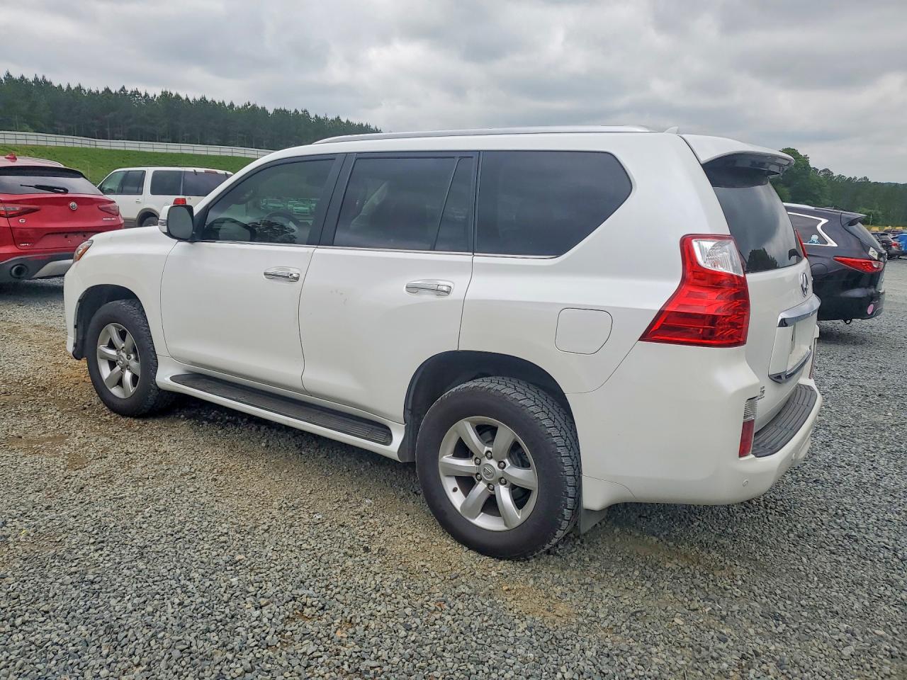 2011 Lexus Gx VIN JTJBM7FX7B5032957 photo 2