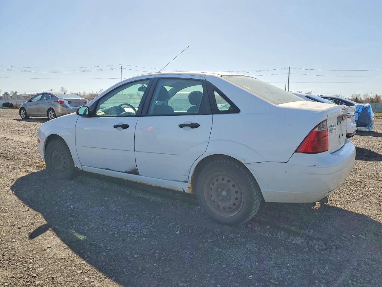 2007 Ford Focus VIN 1FAFP34N27W354435 photo 2