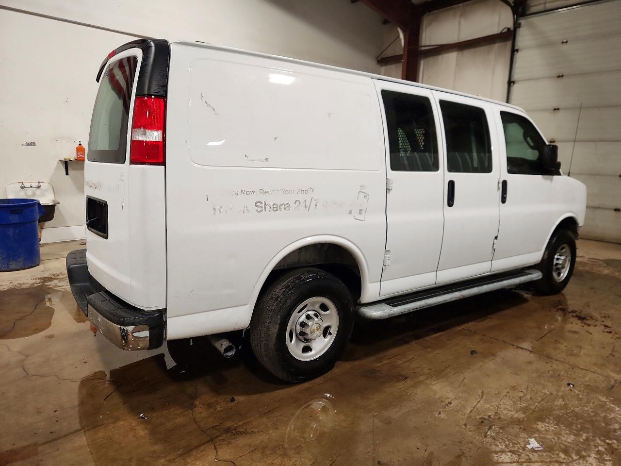 2025 CHEV Express VIN 1GCWGAFP1S1177847 photo 3
