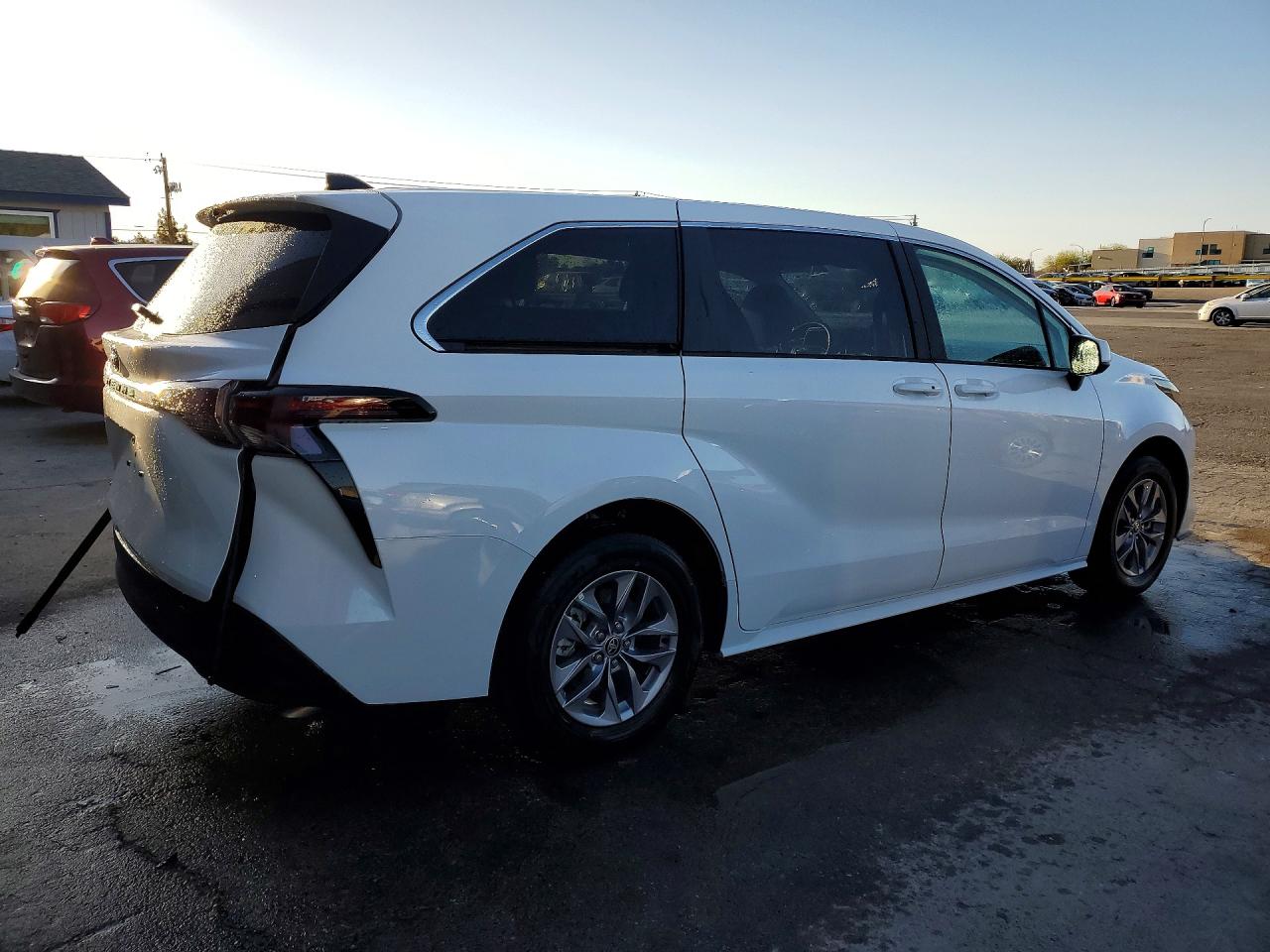 2026 Toyota Sienna VIN 5TDKRKEC3TS297912 photo 3