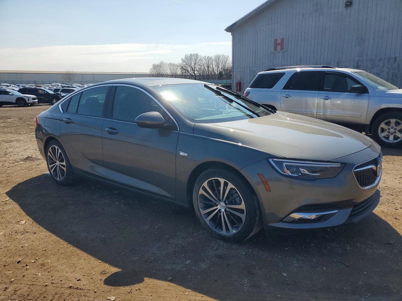 2018 Buick Regal VIN W04GP6SX0J1087573 photo 4