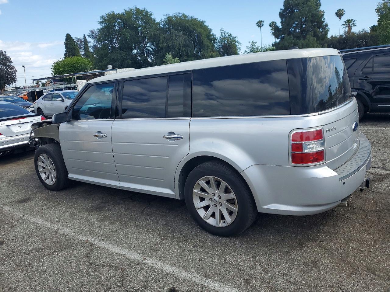 2010 Ford Flex VIN 2FMGK5CC4ABA14393 photo 2