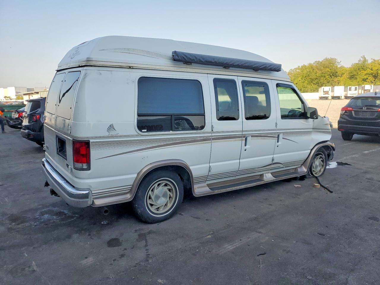 1999 Ford Econoline VIN 1FDRE14W1XHB18918 photo 3