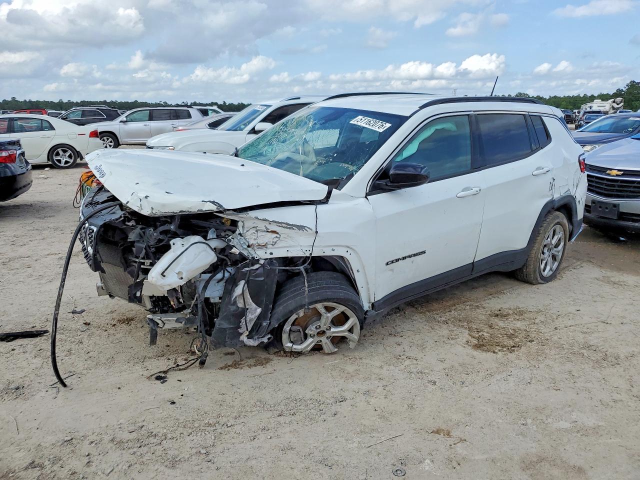 2024 Jeep Compass VIN 3C4NJDBN5RT119438 photo 1