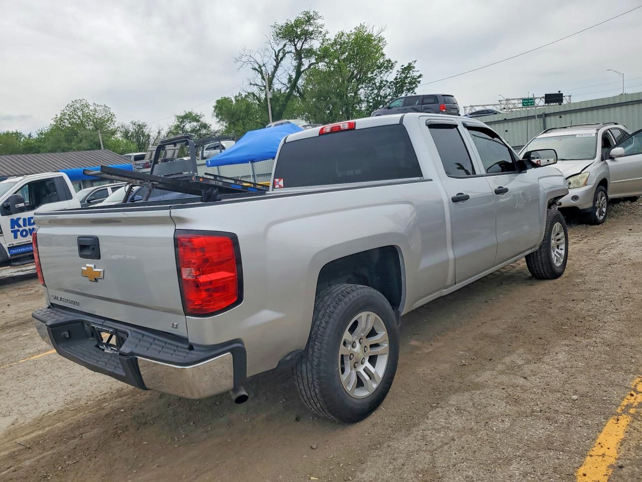 2014 Chevrolet Silverado VIN 1GCRCREH5EZ337669 photo 3