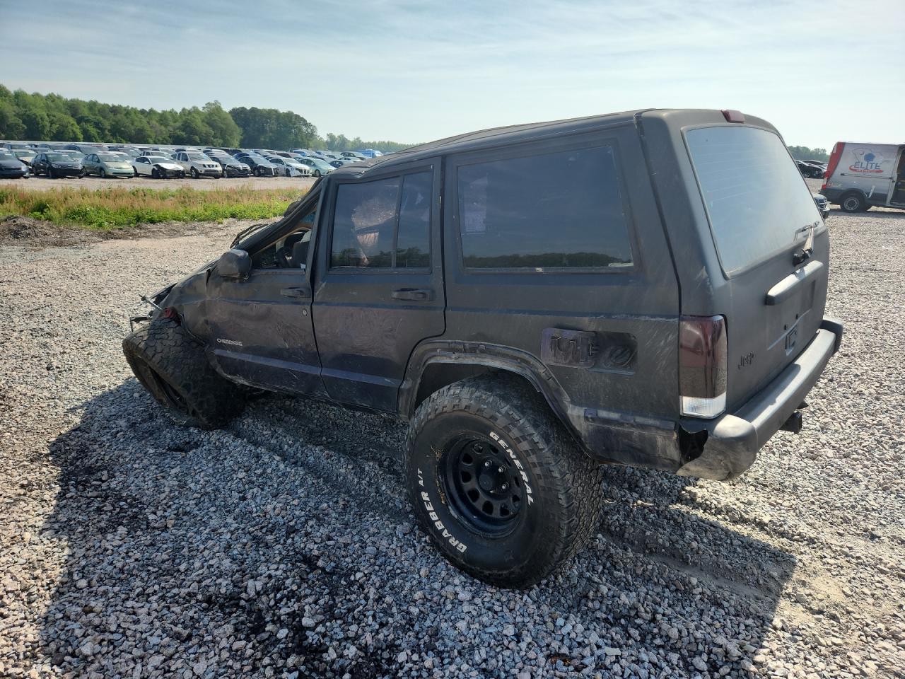 1999 Jeep Cherokee VIN 1J4FF28S4XL634392 photo 2