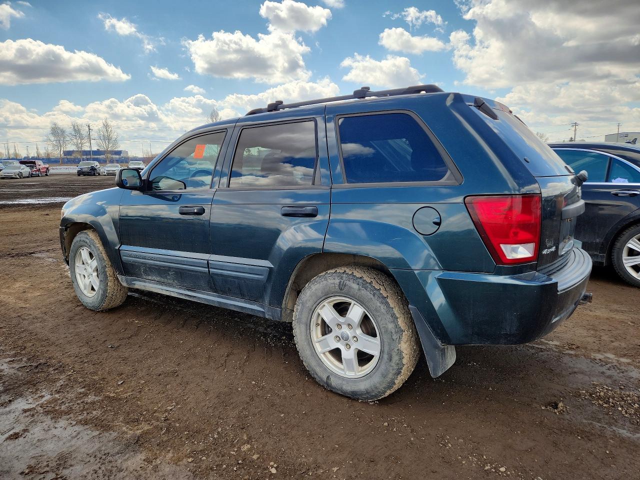 2005 JEEP Cherokee VIN 1J4GR48K05C671329 photo 2
