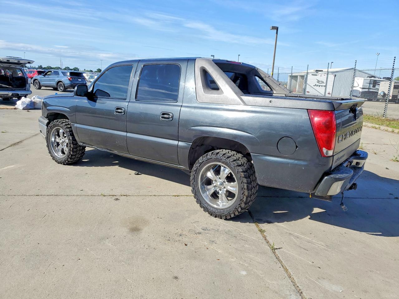 2004 Chevrolet Avalanche VIN 3GNEC12T24G100717 photo 2