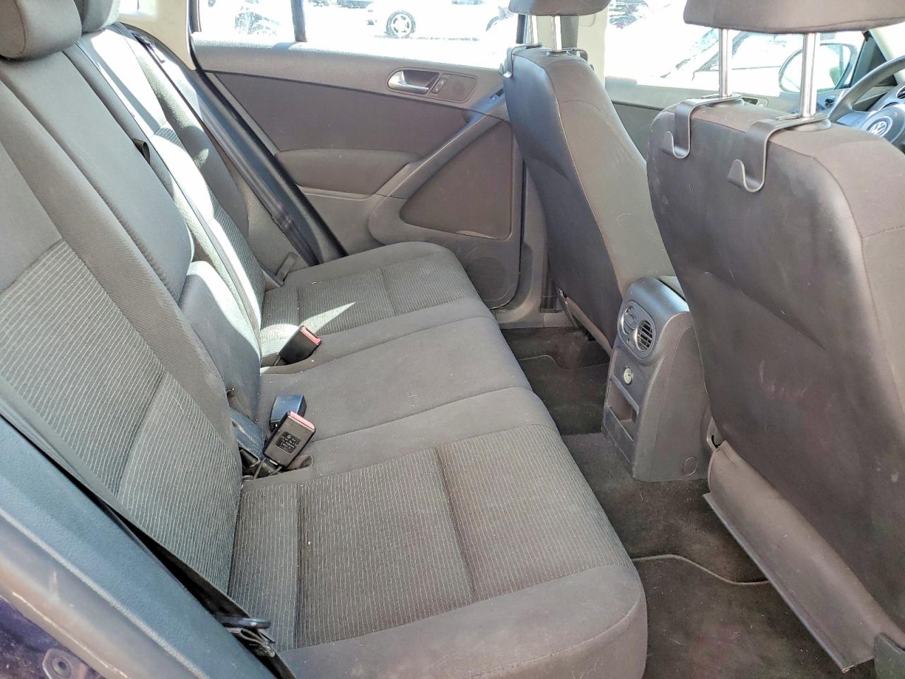 2012 Volkswagen Tiguan VIN WVGAV7AX1CW551464 photo 11