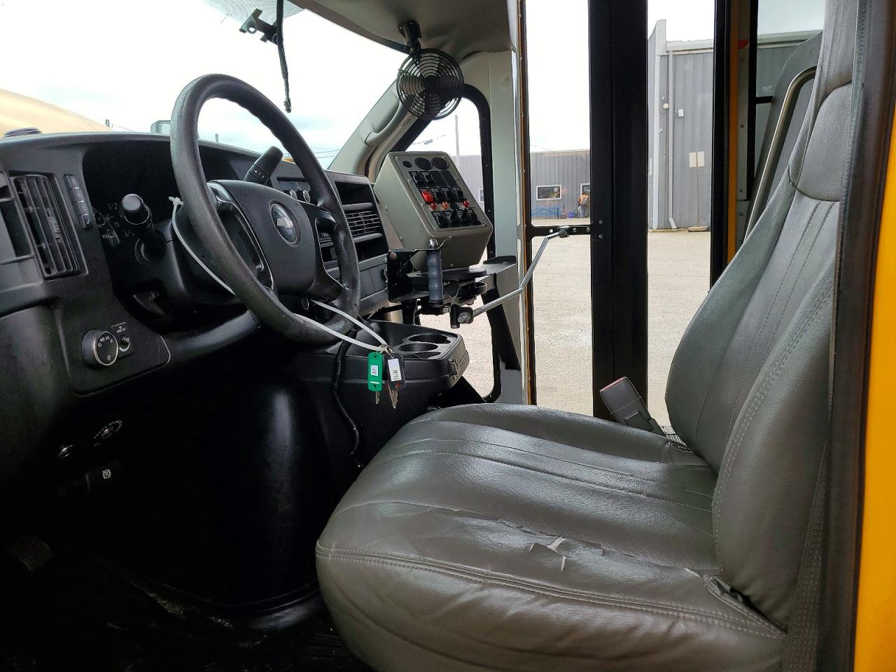 2010 THOMAS Express VIN 1GB6G2A66A1134306 photo 5
