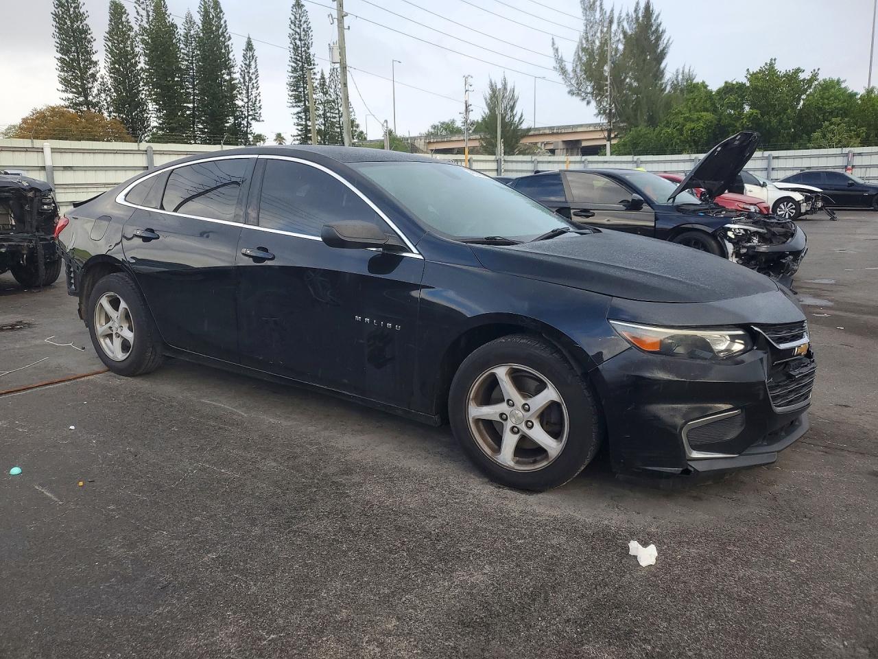 2017 Chevrolet Malibu VIN 1G1ZB5ST7HF153563 photo 4
