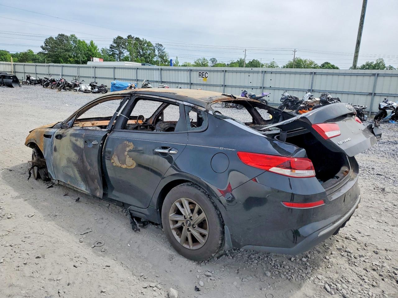 2019 Kia Optima VIN 5XXGT4L30KG363550 photo 2