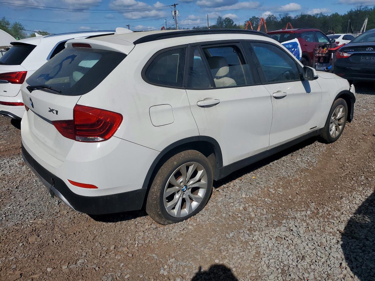 2013 BMW X1 VIN WBAVL1C52DVR83876 photo 3