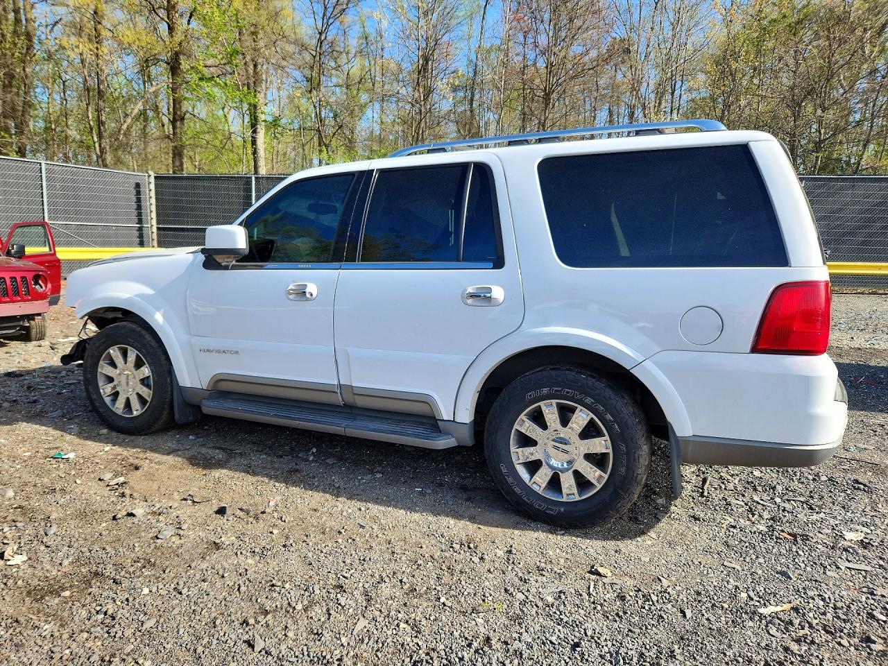 2003 LINCOLN Navigator VIN 5LMFU28R93LJ13437 photo 2