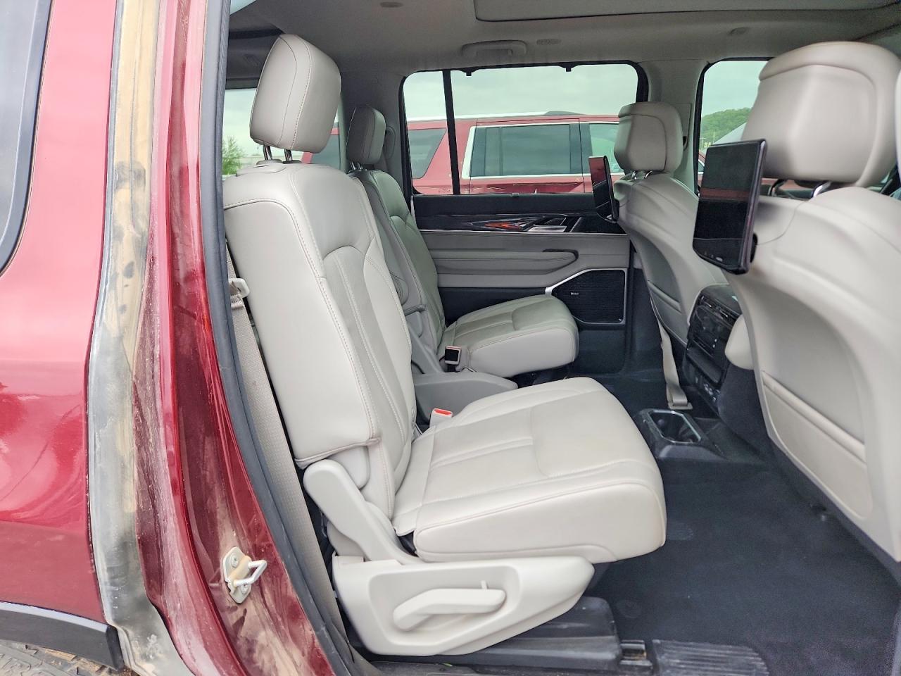 2022 Jeep Wagoneer VIN 1C4SJVDT3NS214872 photo 11